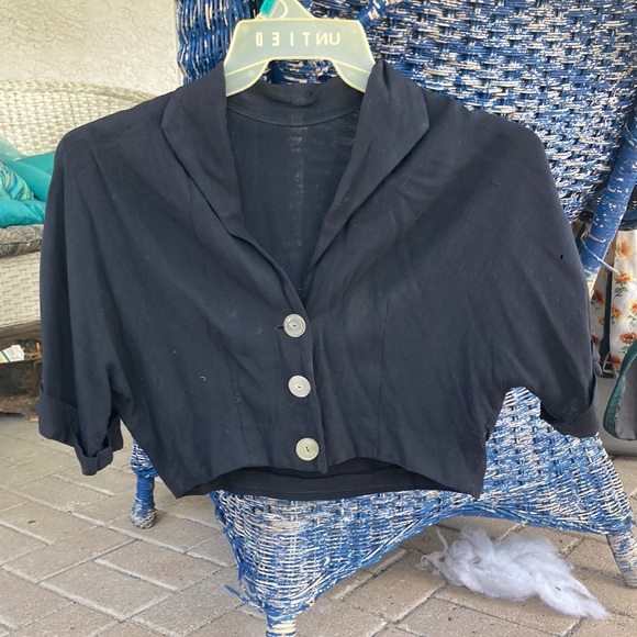 MidCentury Magic: Cropped, Black Button Top. Real Vintage - Picture 11 of 11